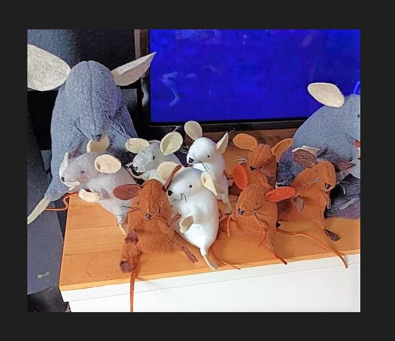 Vintage Sewing Pattern 4" Realistic Little Mouse Faux Fur Fabric Soft Sculpture Plush Toy PDF Instant Digital Download Stuffed Furry Mice