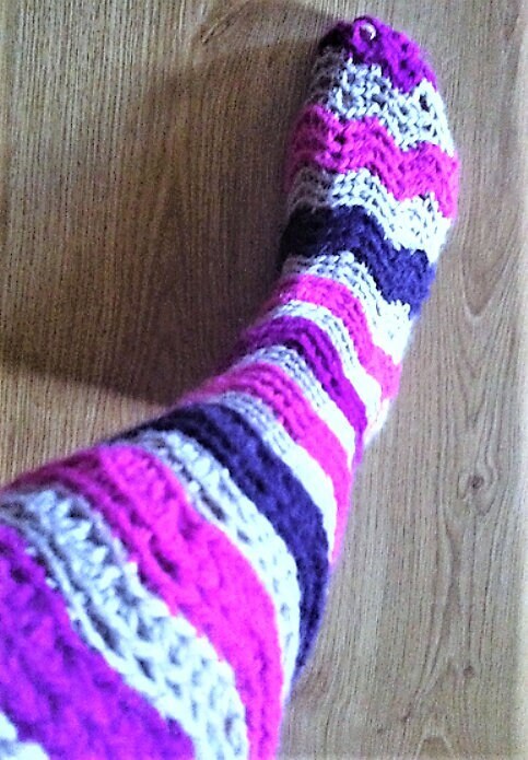 Vintage Crochet Pattern Retro Chevron Ripple Knee Socks PDF Instant Digital Download Groovy Womens Hippie Boho Chic Knee Highs 10 Ply