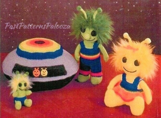 Vintage Crochet Pattern Cute Space Alien Family Amigurumi Soft Toy Doll Set with UFO Spacecraft PDF Instant Digital Download 10 Ply