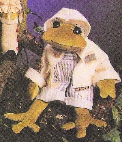 Vintage Sewing Pattern Country Frogs Soft Sculpture Dolls PDF Instant Digital Download Soft Girl and Boy Froggie Toys 16"