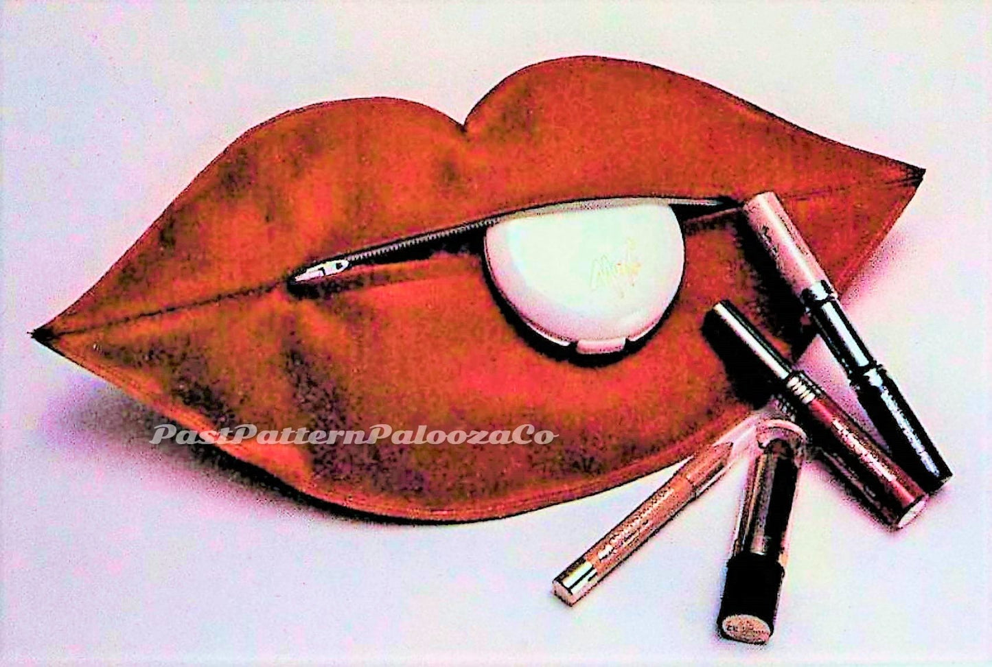 Vintage Sewing Pattern 14" Red Lips Cosmetic Bag Makeup Case Vinyl Fabric PDF Instant Digital Download Retro Seventies Eighties Chic