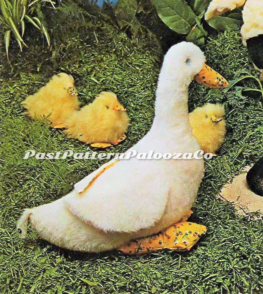 Vintage Sewing Pattern 15" Mother Duck and 4" Baby Duckings Soft Sculpture Plush Toys PDF Instant Digital Download Realistic Faux Fur Fabric