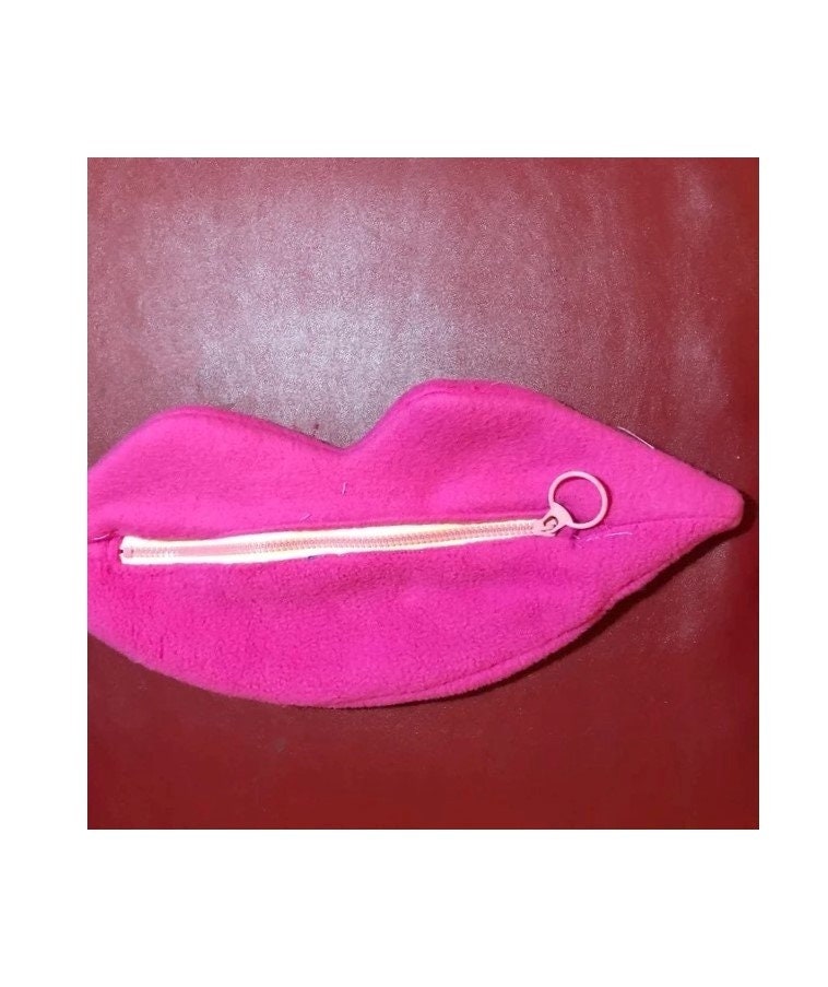 Vintage Sewing Pattern 14" Red Lips Cosmetic Bag Makeup Case Vinyl Fabric PDF Instant Digital Download Retro Seventies Eighties Chic