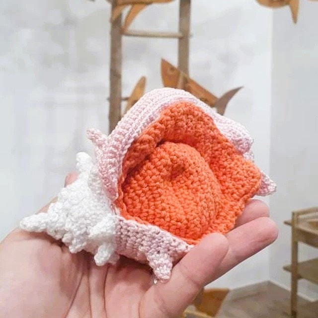 Vintage Crochet Pattern 10" Queen Conch Shell PDF Instant Digital Download Sea Shell Seashell Sea Life Amigurumi Soft Toy 4 Ply
