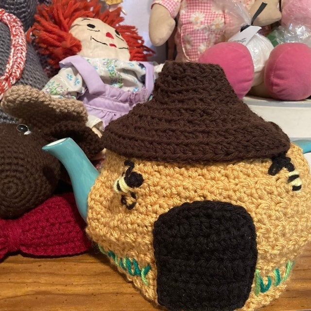Vintage Crochet Pattern Beehive Tea Pot Cozy Cute Quick Easy PDF Instant Digital Download 10 Ply Honey Bees Cosy Cover Teapot Topper