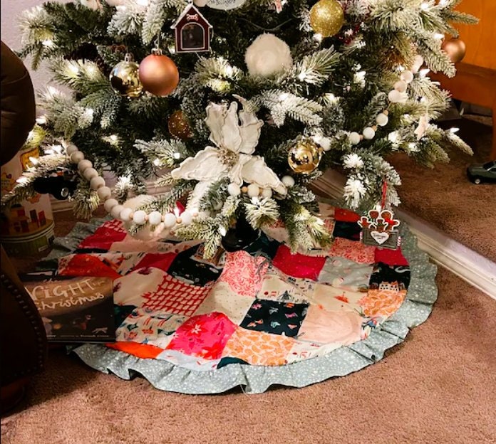 Vintage Sewing Pattern Calico Patchwork Christmas Tree Skirt PDF Instant Digital Download Sewn Quilted Fabric Squares Ruffled Edge 46"