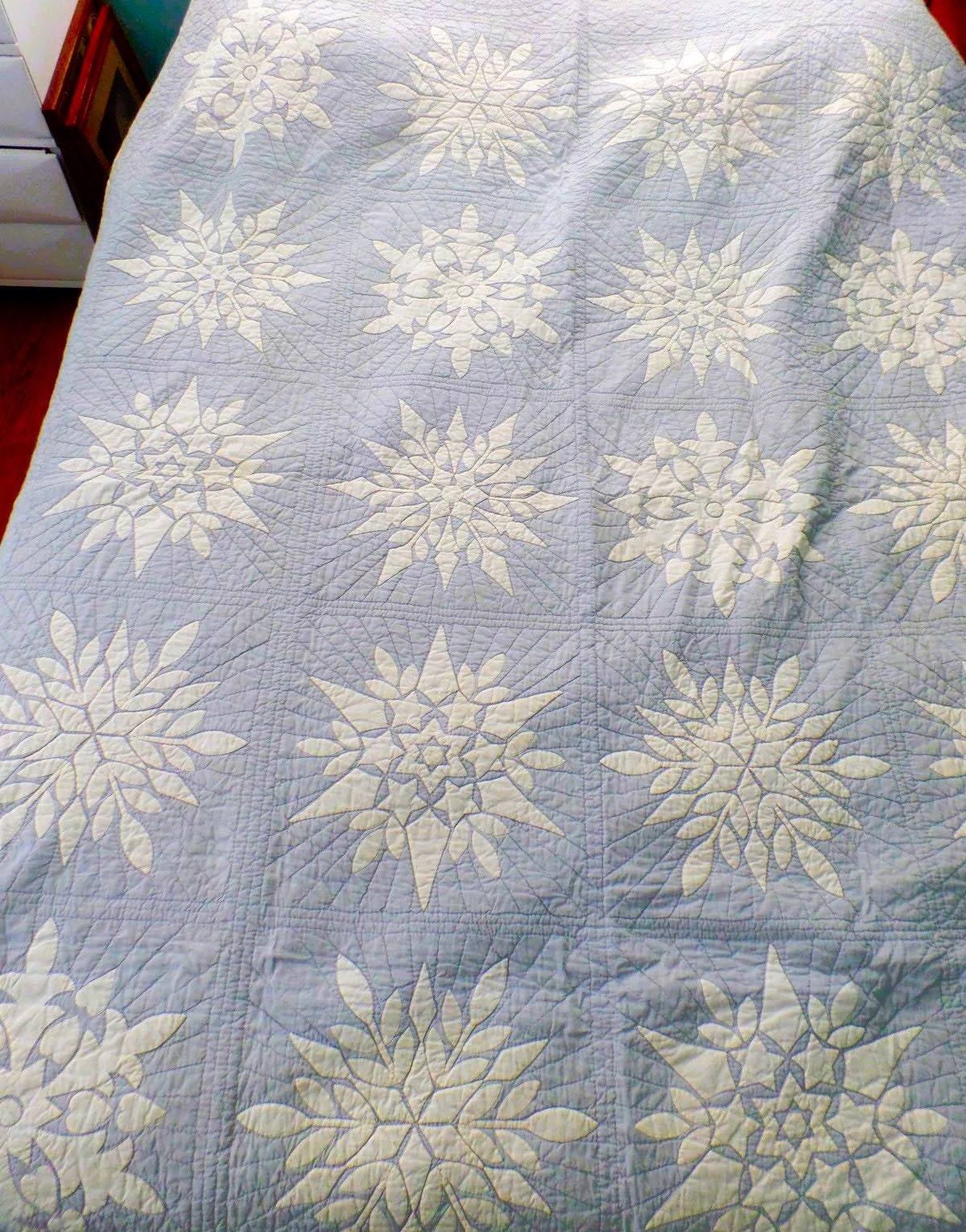Vintage Sewing Pattern Snowflake Bed Quilt Instant Digital Download Appliqued Snowflakes 4 Designs Sewn Winter Theme Bedspread 92x77
